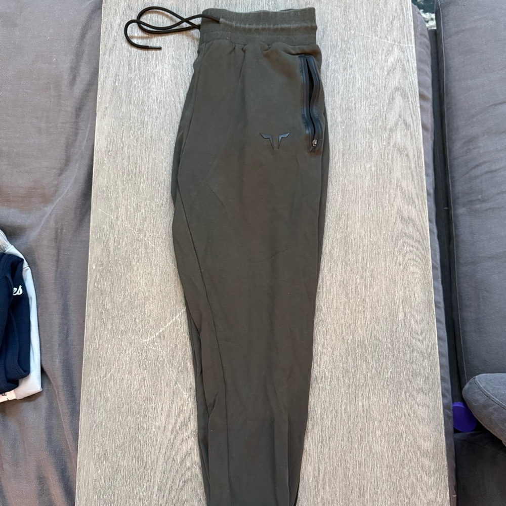 Squat Wolf Performance Joggers – Olive Green, Size Medium